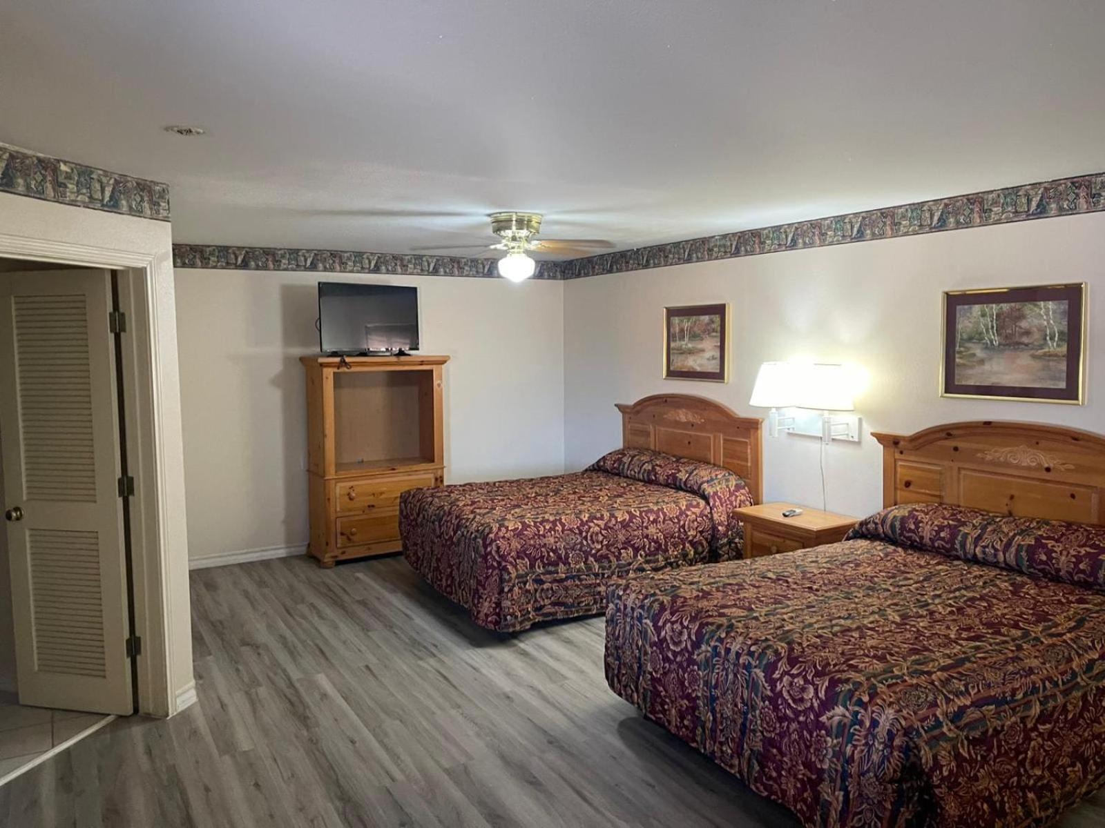 Lakeside Inn & Suites By Oyo Mathis I 37 Экстерьер фото